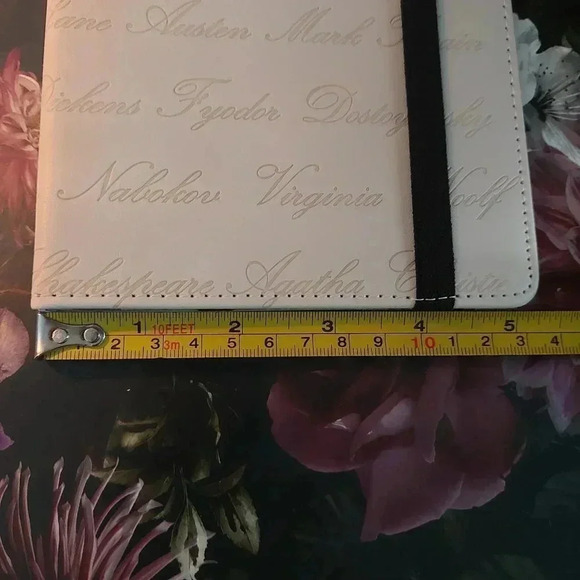 E-Reader Sleeve Cover Case Cream Faux Leather Authors Names Engraved - Picture 7 of 9